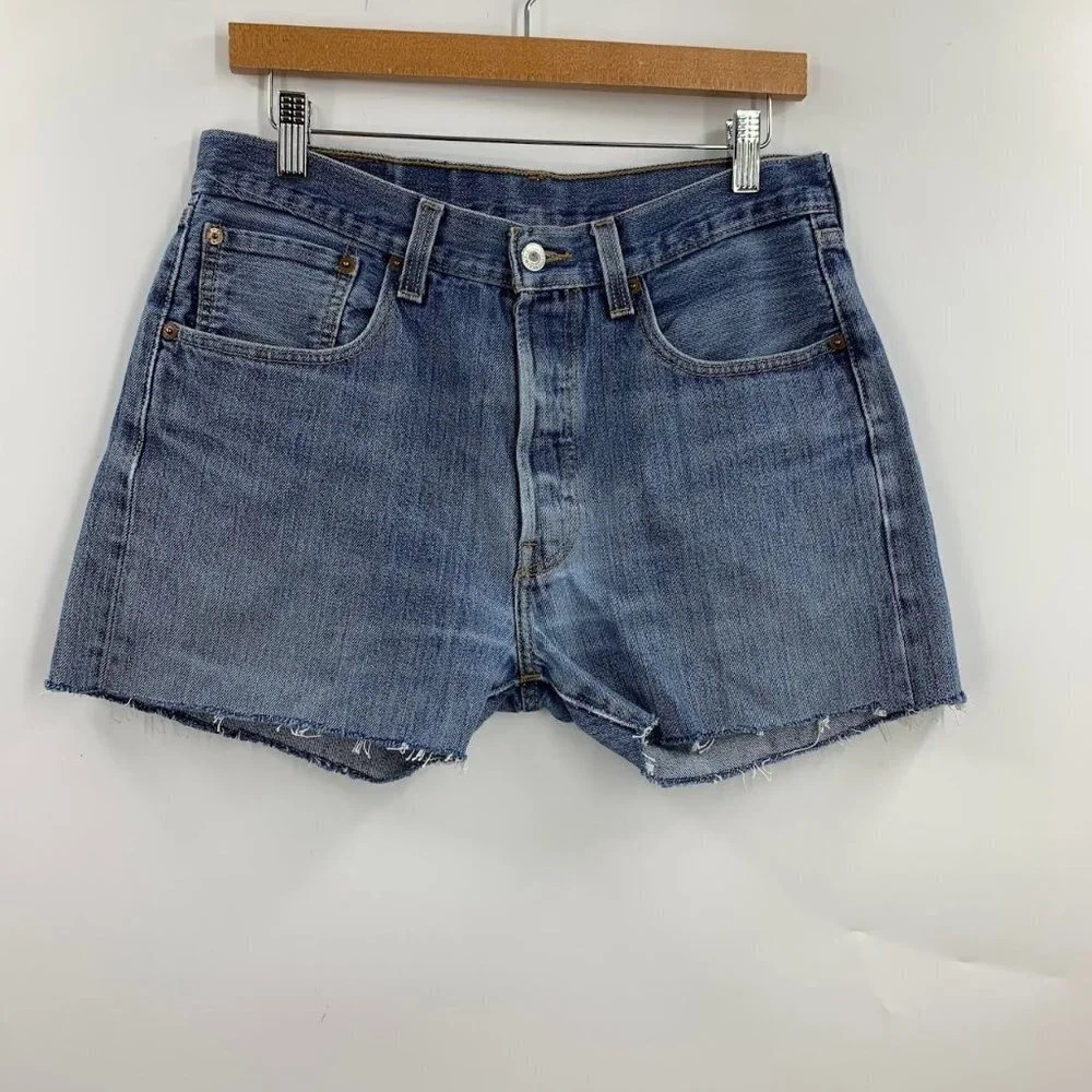 Levi's Women's Classic High Rise Cotton Button‎ Fly Cut Off Shorts Size 32